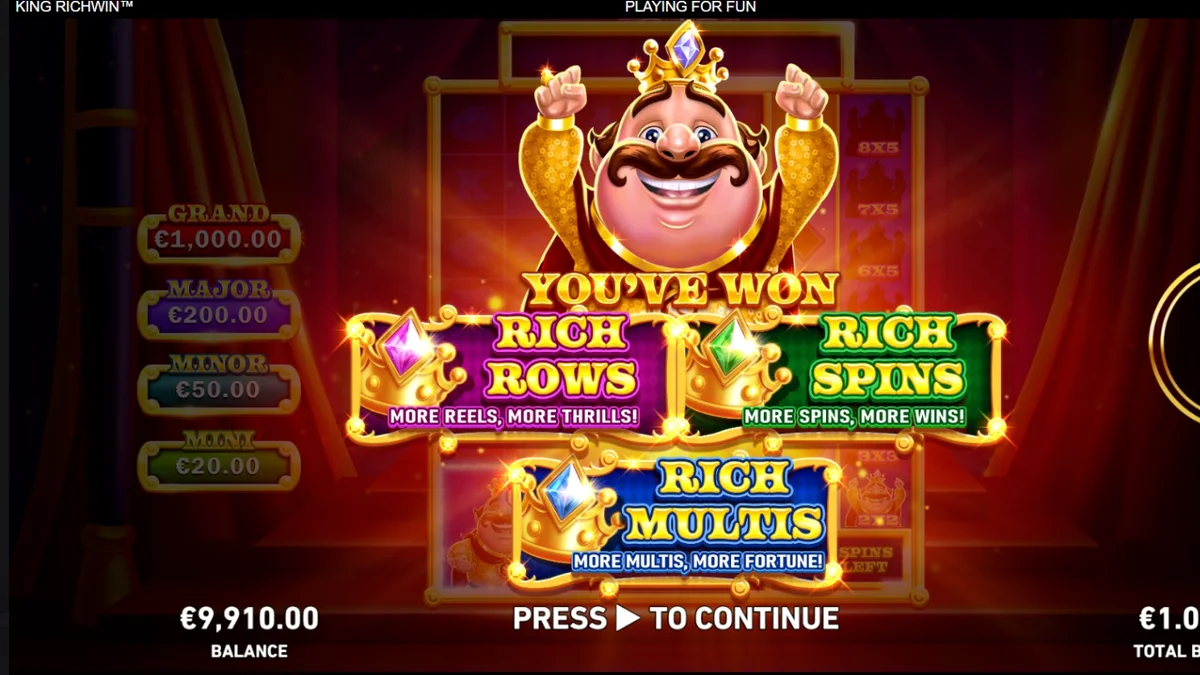 Isang makulay na visual ng King Richwin slot na nagpapakita ng mga simbolo ng hari at mga hiyas sa isang medieval na setting.